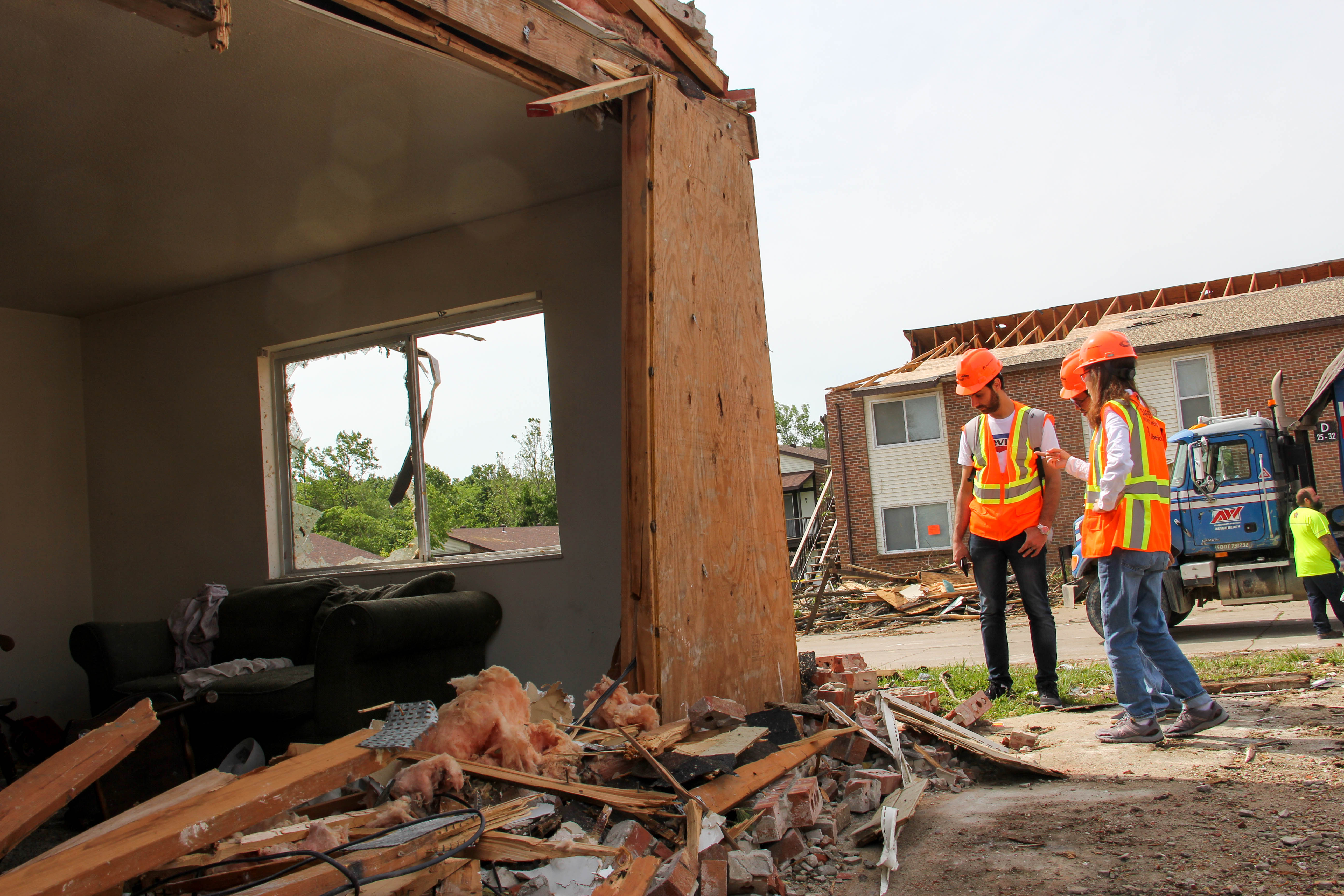 For Homes To Survive Tornadoes Engineers Say Building Design